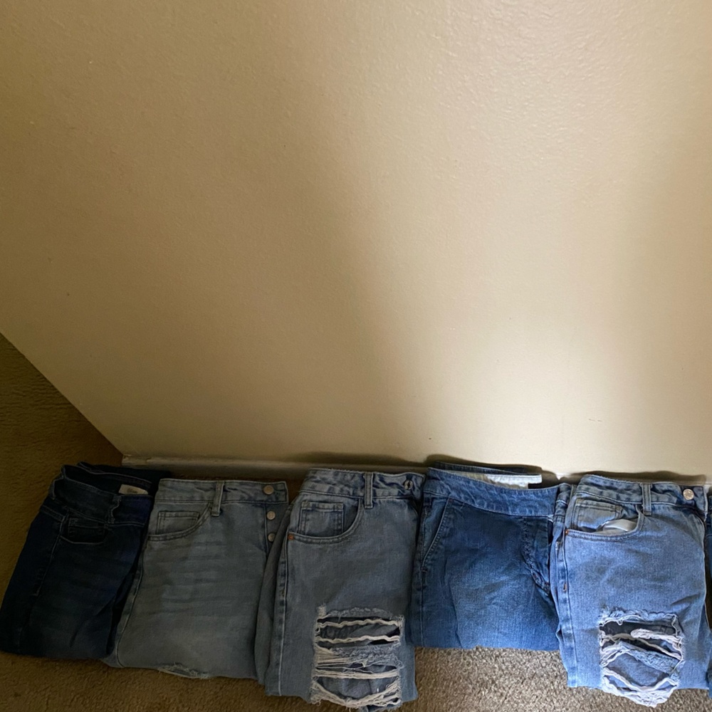 seven pairs of jeans, like new size 6,7